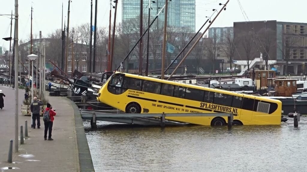 Amfibus-holanda-onibus-Aquatico-transporte