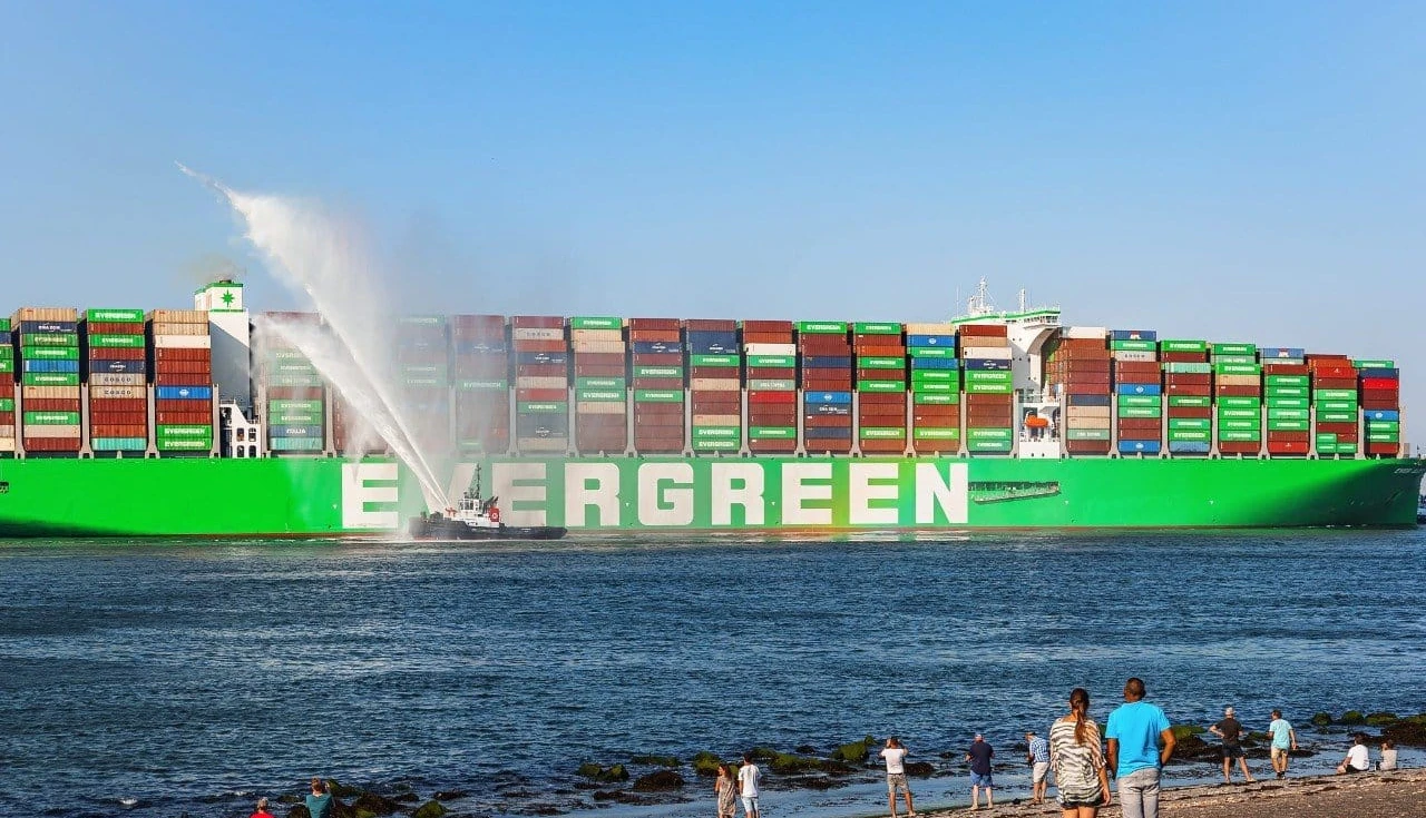 Ever Alot: O Maior Navio Porta-Contêiner do Mundo