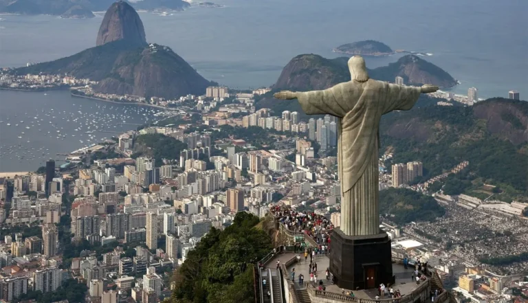 Brasil: 212 Milhões de Habitantes e 4 Fusos Horários em um Só País