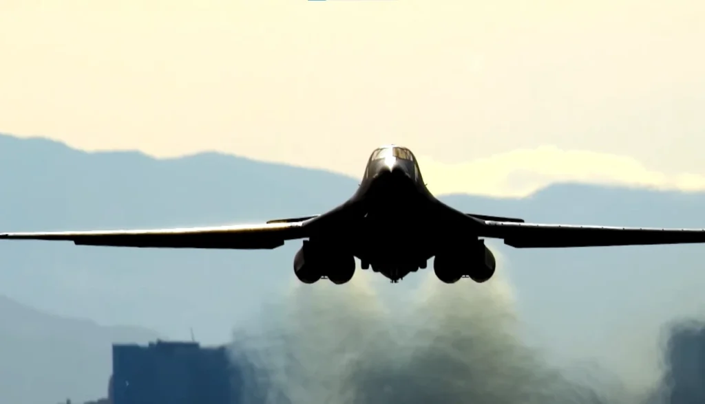 B-1 Lancer, bombardeiro supersônico