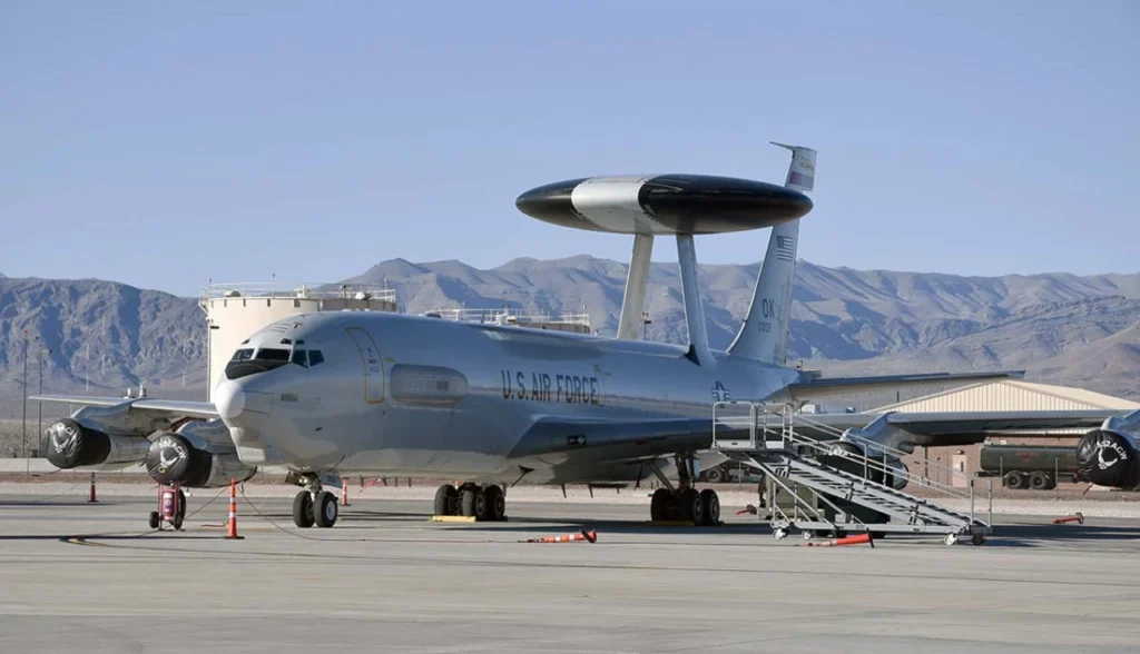 Por Dentro do E-3 Sentry: O Avião que Vê 400 km Além do Horizonte