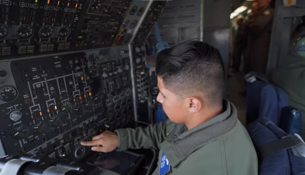 Por Dentro do E-3 Sentry: O Avião que Vê 400 km Além do Horizonte