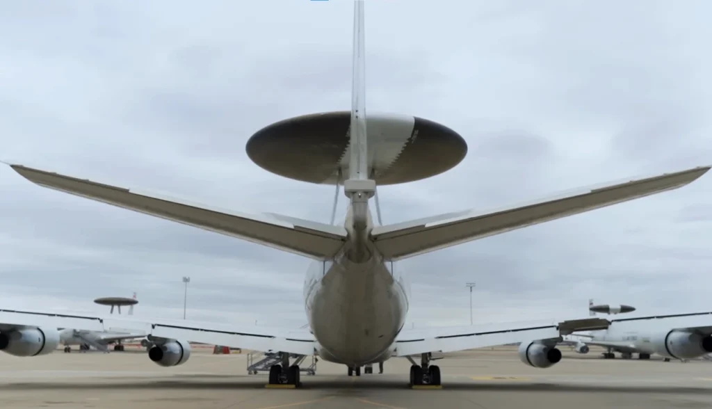 Por Dentro do E-3 Sentry: O Avião que Vê 400 km Além do Horizonte