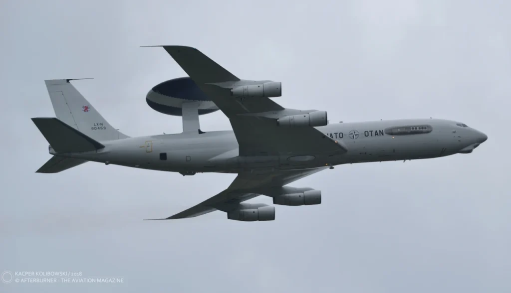 Por Dentro do E-3 Sentry: O Avião que Vê 400 km Além do Horizonte