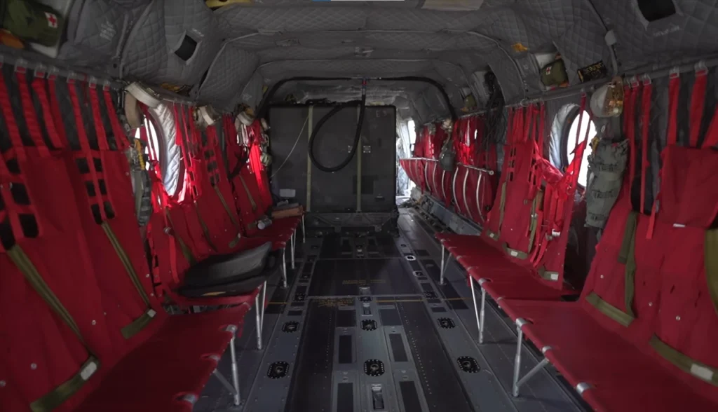 CH-47 Chinook, helicóptero militar, transporte pesado, Boeing Defense, aeromobilidade, operações especiais MH-47