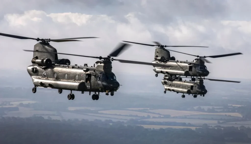 CH-47 Chinook, helicóptero militar, transporte pesado, Boeing Defense, aeromobilidade, operações especiais MH-47