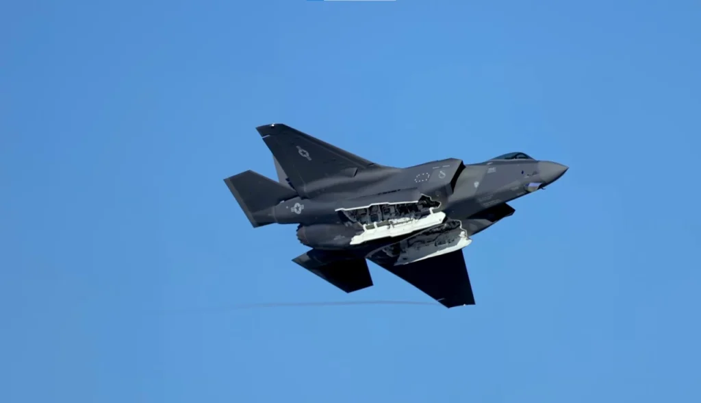 O Caça Mais Caro da História: Vantagens e Limitações do F-35