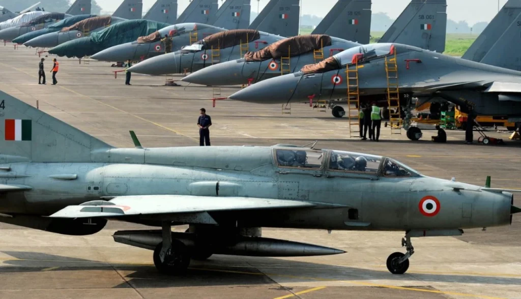 MiG-21, Fishbed, Caça Soviético, Guerra Fria, Aviação Militar, Interceptador Supersônico