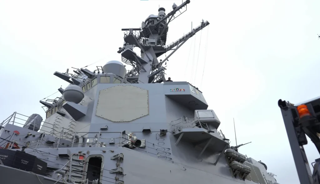 Do Golfo ao Mar Vermelho: A História de Combate do DDG-51