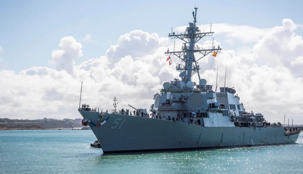 Do Golfo ao Mar Vermelho: A História de Combate do DDG-51