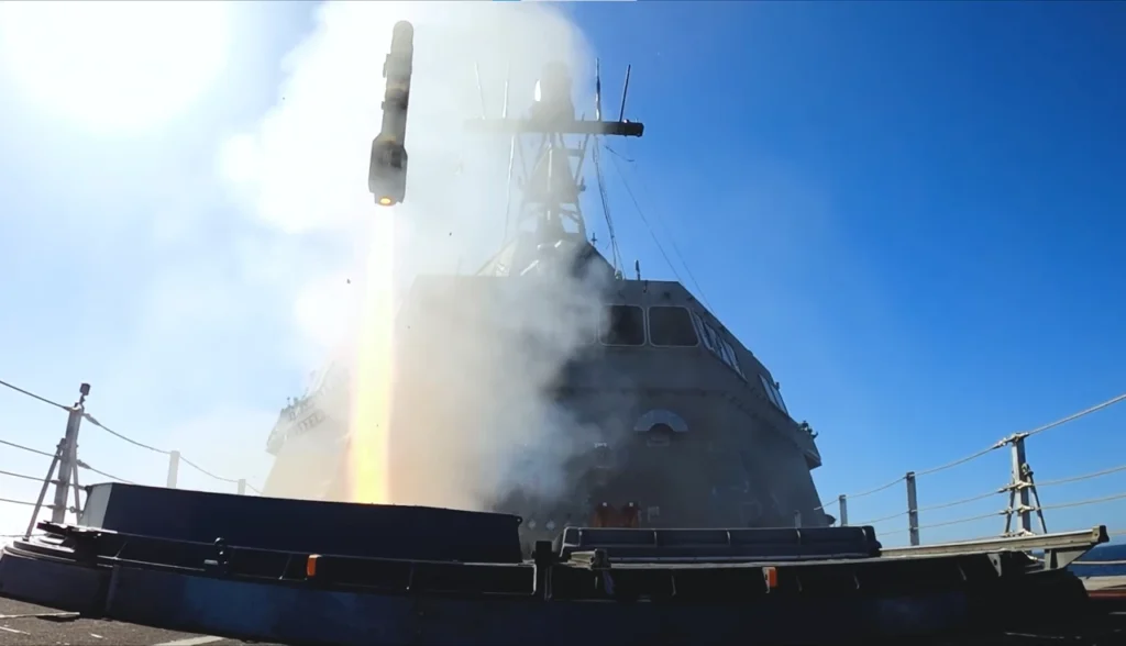 USS Savannah LCS-28: A Fragata Trimarã de 47 Nós que Revoluciona a Guerra Costeira