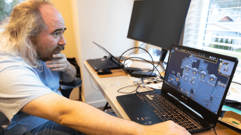 Tarn Adams critica gestão da indústria de jogos e o uso desenfreado de IA